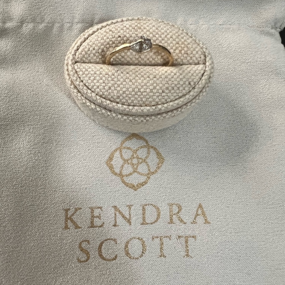 Kendra Scott 14k Gold Ring Fazia with white diamonds. Size 7. Hard to find.